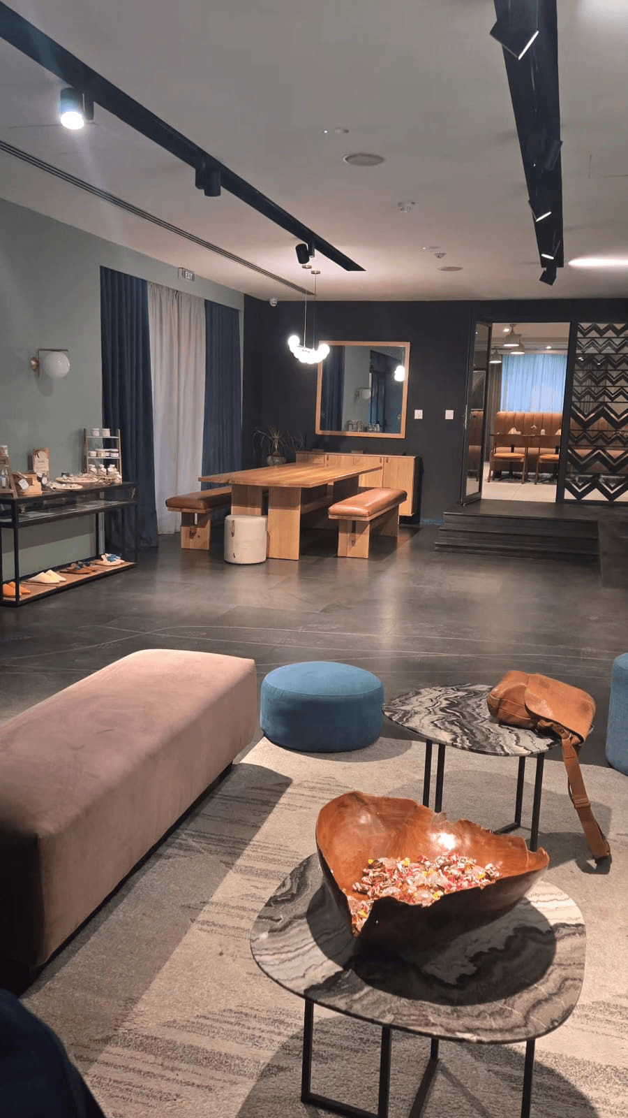 Salon privé entre deux engagements.